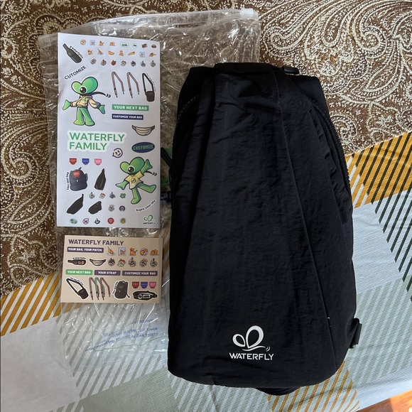 Waterfly Crossbody Sling NWT Black Stickers Included! - Picture 4 of 9